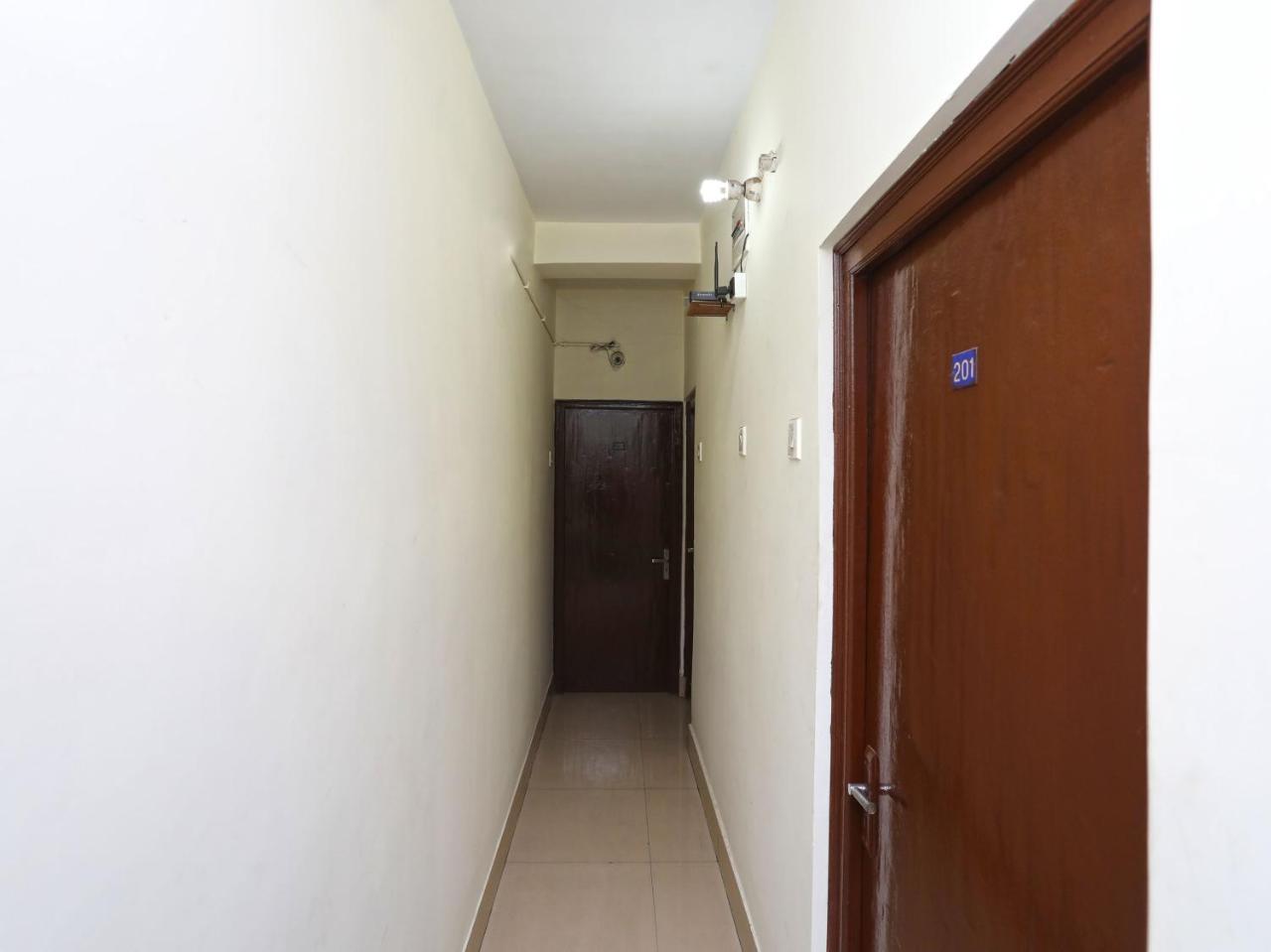 Oyo 13906 Vinita Inn Santragachi Exterior foto