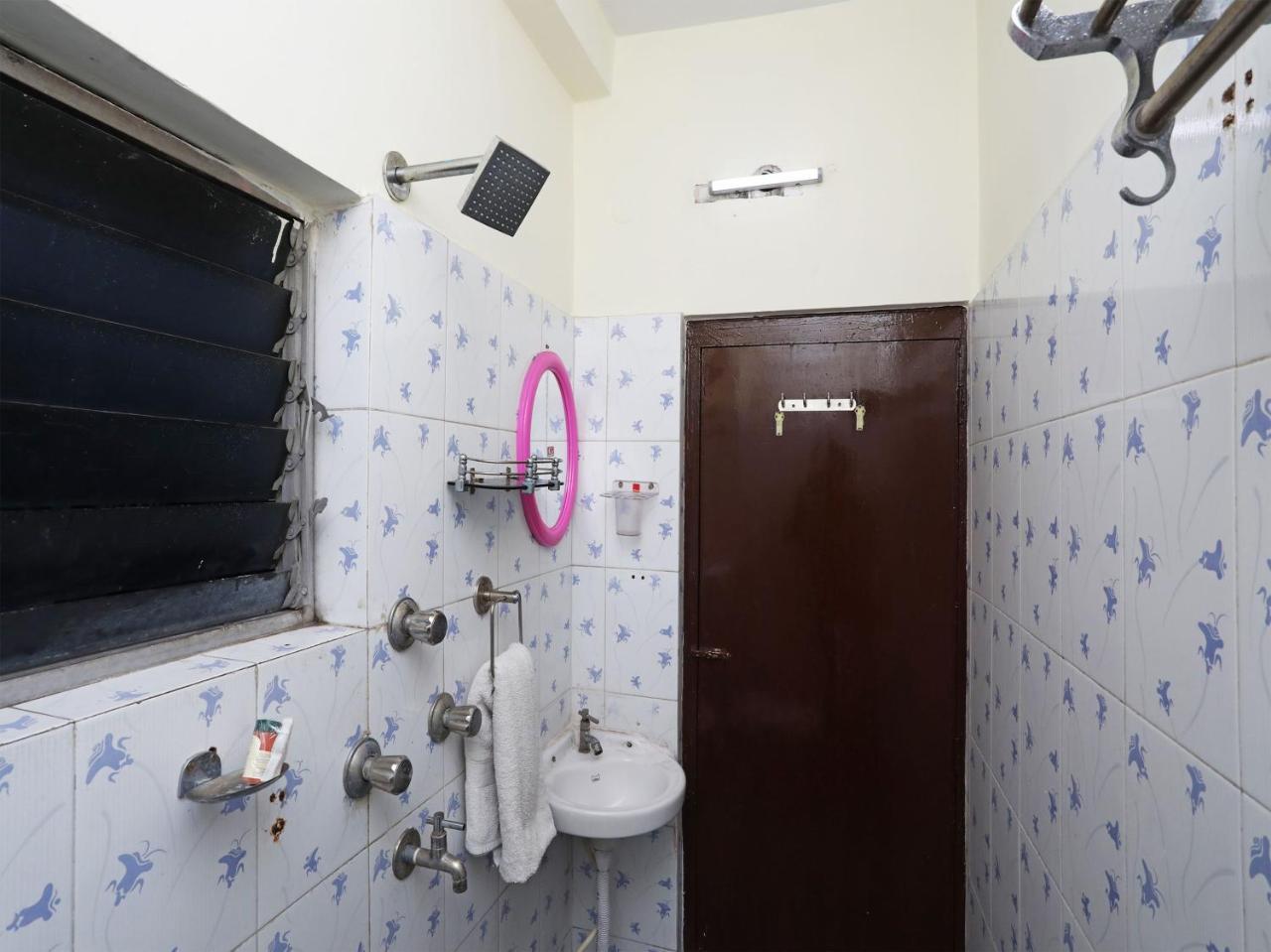 Oyo 13906 Vinita Inn Santragachi Exterior foto