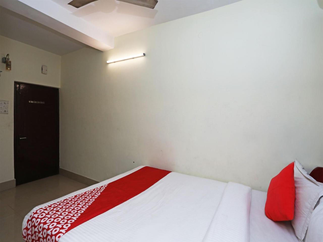 Oyo 13906 Vinita Inn Santragachi Exterior foto