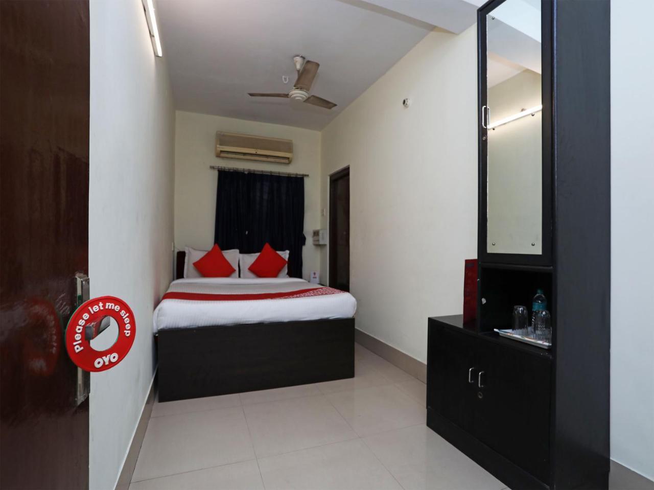 Oyo 13906 Vinita Inn Santragachi Exterior foto