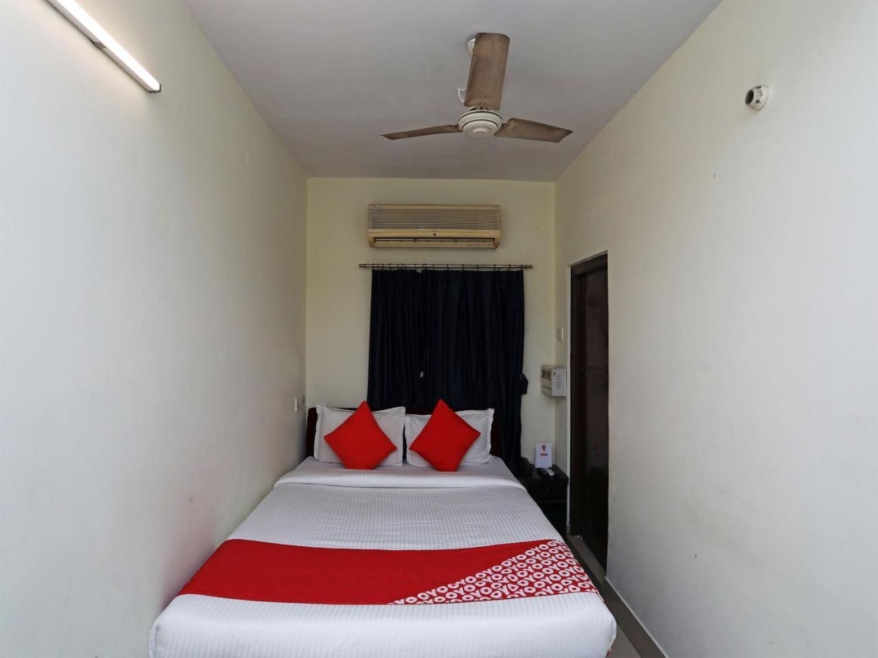 Oyo 13906 Vinita Inn Santragachi Exterior foto
